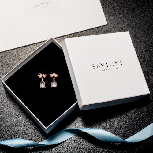 Kolczyki Share Your Love: różowe złoto, białe szafiry